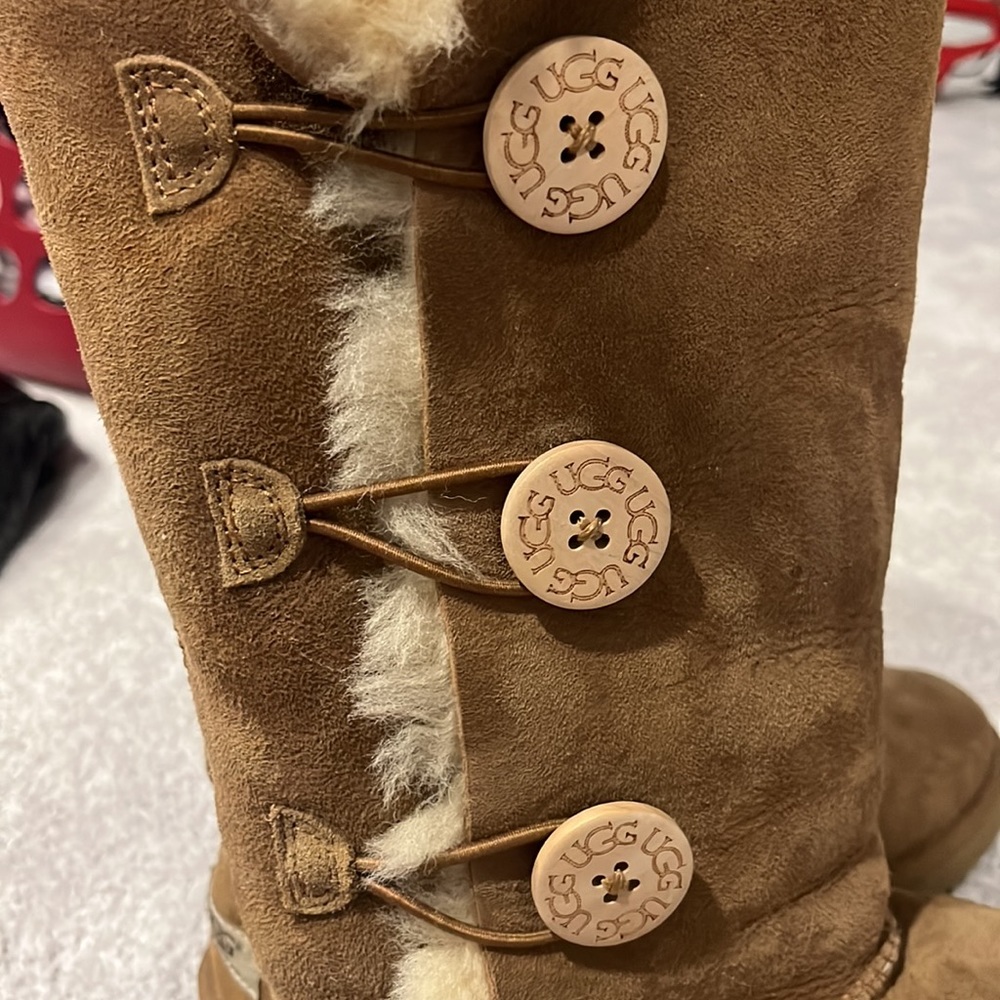 Ugg Triple Bailey Button - image 3